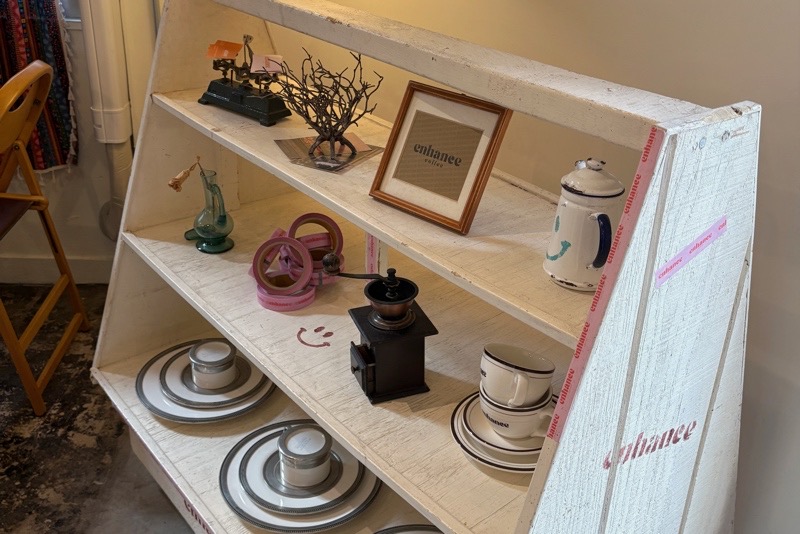 店主がセレクトしたアンティーク家具