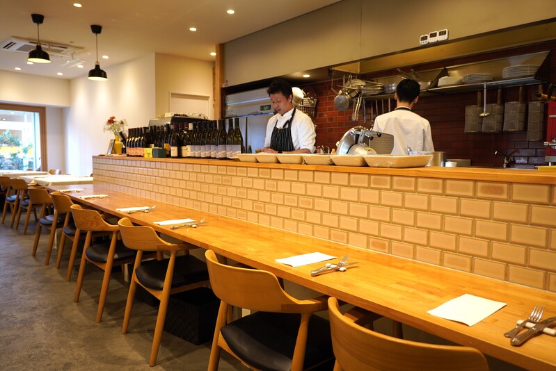 トラットリアダイエ 店内 カウンター席