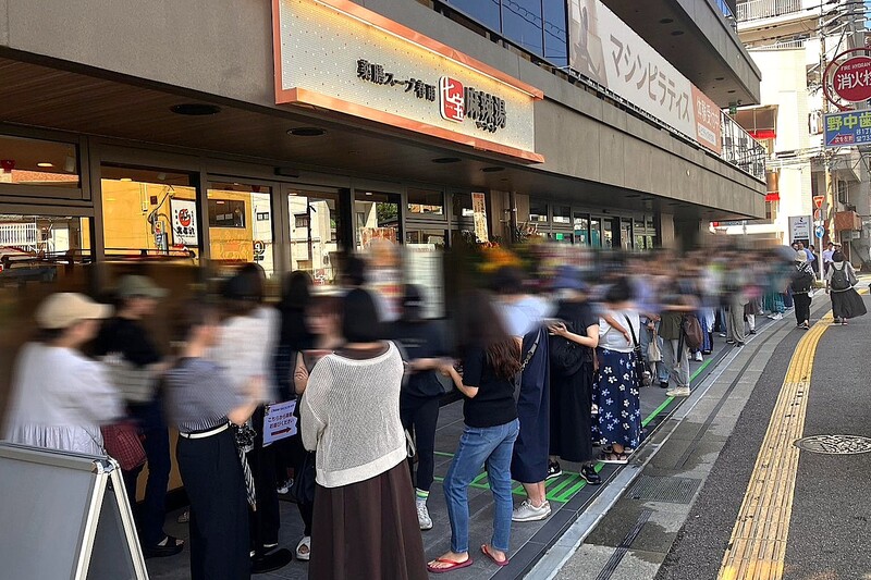 七宝麻辣湯 六本松店 初日の行列
