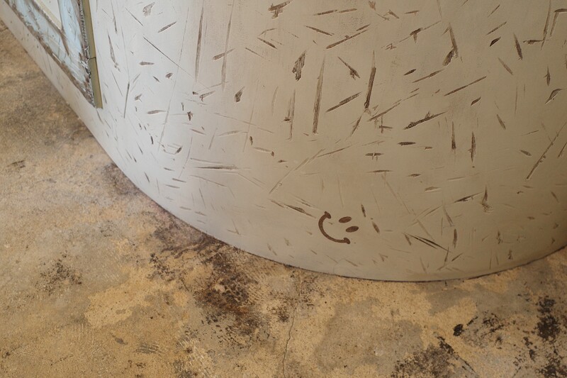 インヘンスコーヒー　壁のニコちゃんイラスト