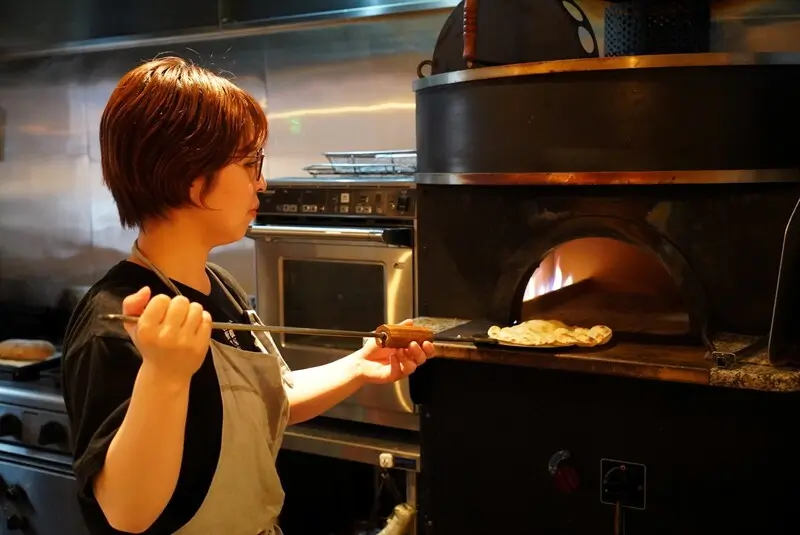 鎌田製作所　ピザを焼いている様子