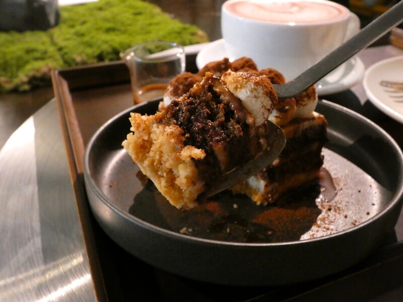 MUEN COFFEE ムエンコーヒー　ティラミス　すくったところ