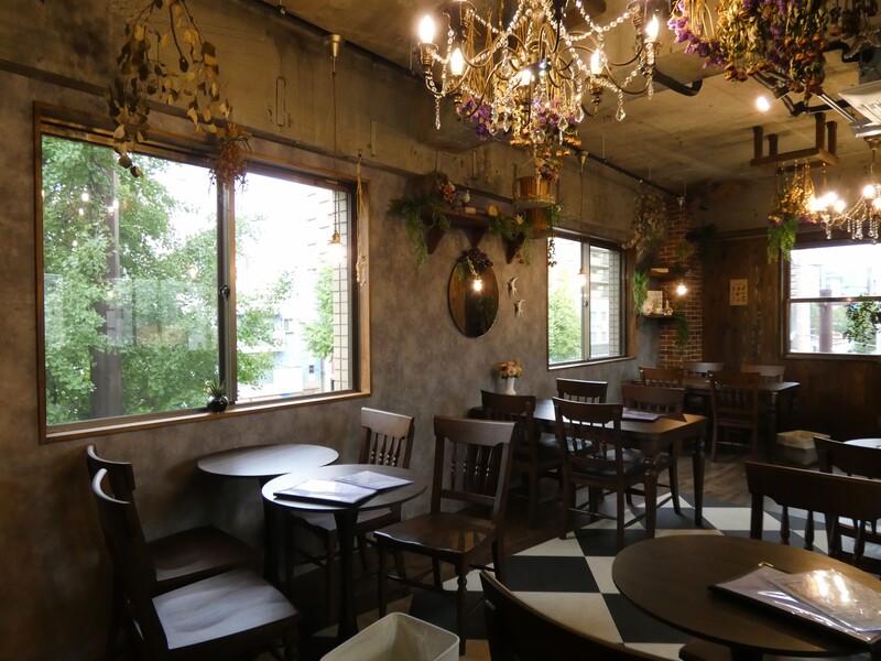 TEA ROOM flower bird（ティールーム フラワーバード）　店内