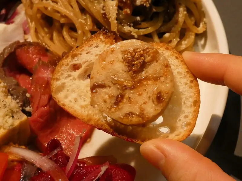 o/sio fukuoka オシオ　福岡　いちじくバターのブルスケッタ