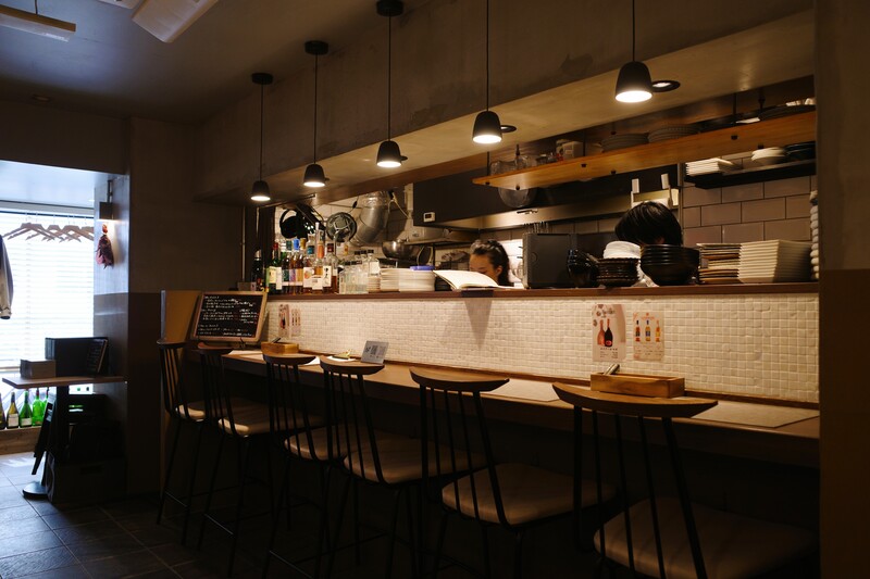 ワイン食堂Vin-Vie　バンビ　店内　カウンター席
